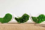 Betonová váza yin yang s kopečkovým a provence mechem