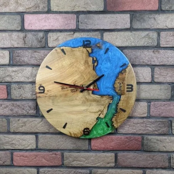 Masivní dubové hodiny s epoxidem