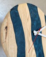 Masivní dřevěné hodiny s epoxidem průměr 23 cm