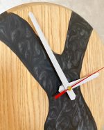 Masivní dřevěné hodiny s epoxidem průměr 23 cm