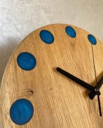 Masivní dřevěné hodiny s epoxidem průměr 23 cm