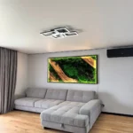 Mechový obraz s dřevěnými akcenty a rostlinami – moderní LED nástěnný obraz