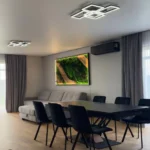 Mechový obraz s dřevěnými akcenty a rostlinami – moderní LED nástěnný obraz
