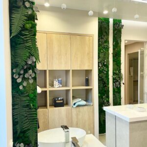 Dekorační nástěnná panel s mechem a rostlinami