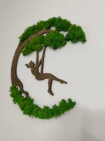 Mooskunst Silhouette: Mädchen auf Schaukel – Kunst mit Moos