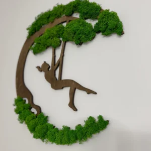 Mooskunst Silhouette: Mädchen auf Schaukel – Kunst mit Moos