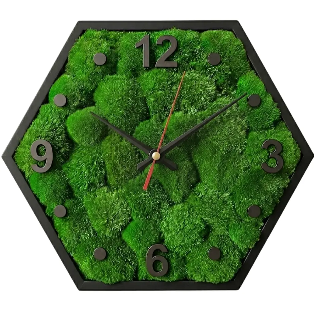 Hexagon-Wanduhr-aus-Holz-und-Kugelmoos_result Hexagonální nástěnné hodiny s černým rámem, kopečkovým mechem a černými číslicemi